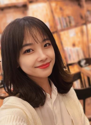 吃瓜娱乐主持人有哪些人,知名主持人的多彩人生