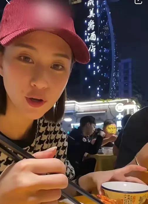 抖音最近好多娱乐圈吃瓜博主,抖音博主揭秘幕后风云